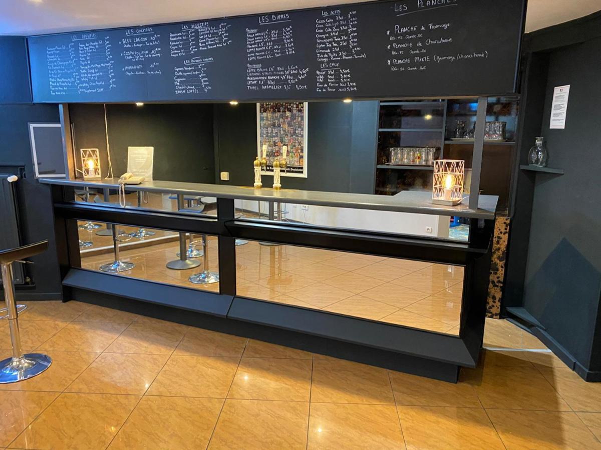Logis Hotel Restaurant Des Acacias Lille Neuville En Ferrain Exterior photo