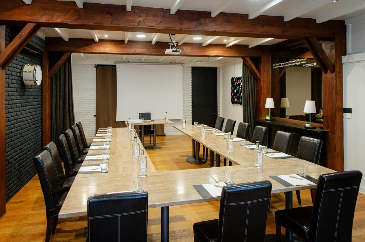Logis Hotel Restaurant Des Acacias Lille Neuville En Ferrain Exterior photo