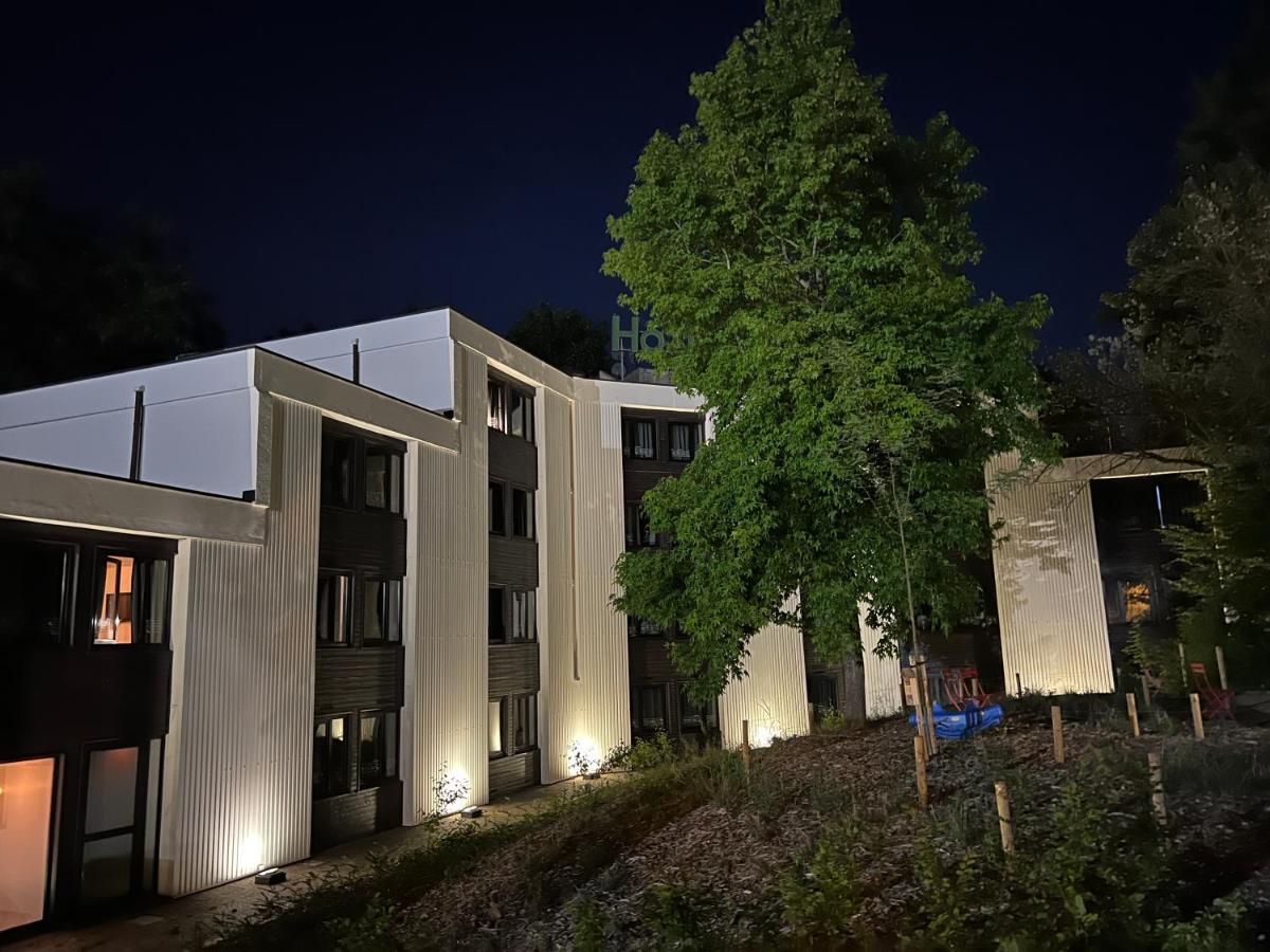 Logis Hotel Restaurant Des Acacias Lille Neuville En Ferrain Exterior photo