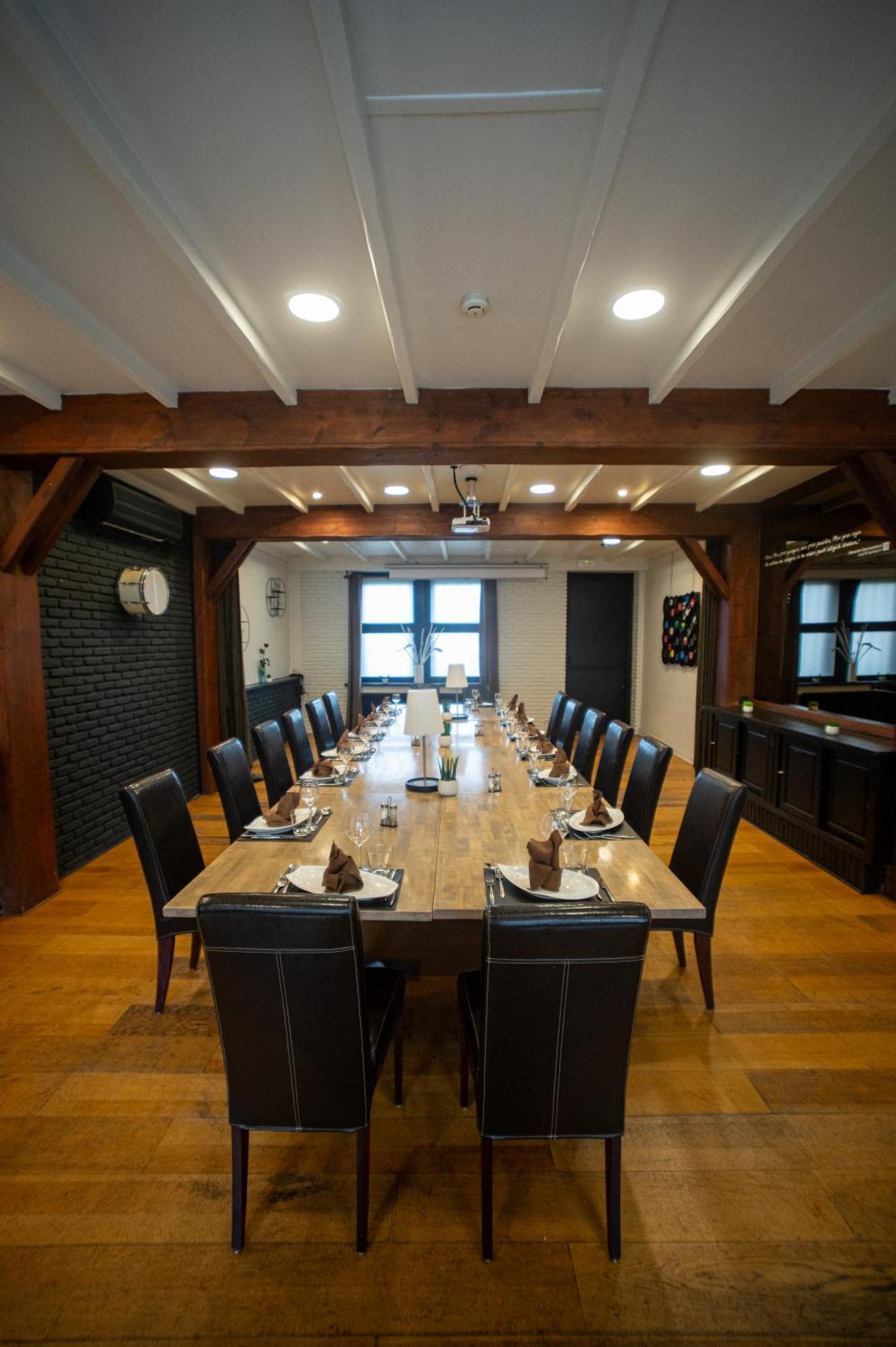 Logis Hotel Restaurant Des Acacias Lille Neuville En Ferrain Exterior photo